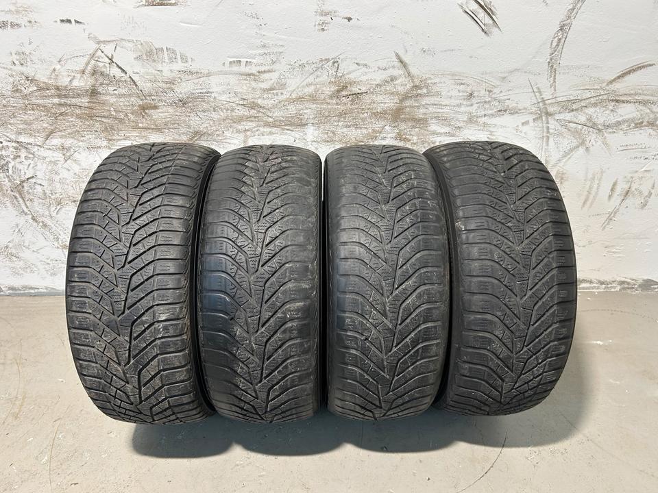4x Yokohama BluEarth-Winter V905 Winterreifen 195/50 R15 82H