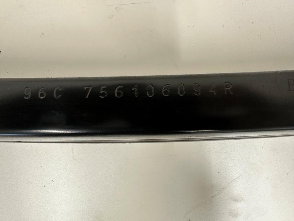 Original Renault Traverse hinten 756106094R – guter Zustand