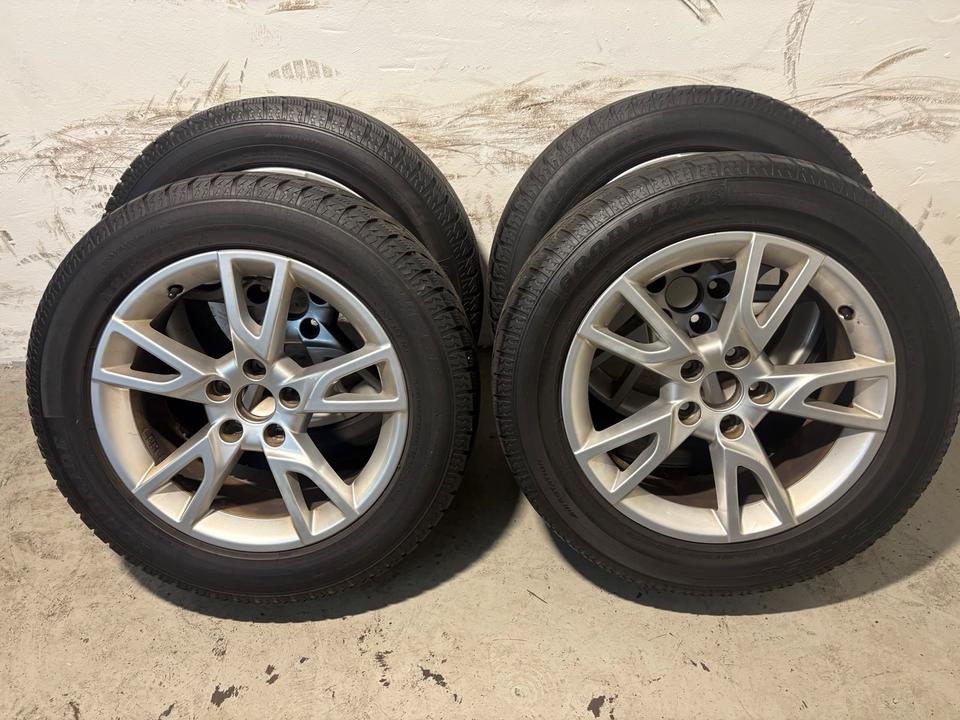 Audi Q3 VW Tiguan Seat Ateca Winterreifen 215/60 R17 96T
