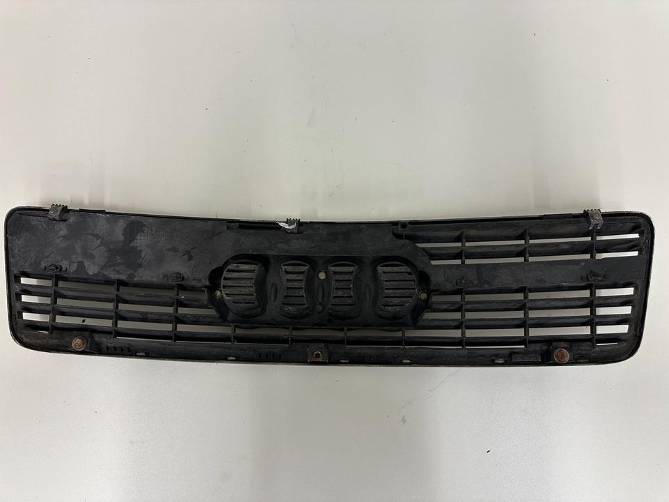 Original Audi 100 Kühlergrill vorne 4A0853651A