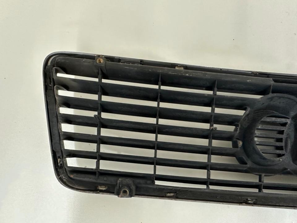 Original Audi 100 Kühlergrill vorne 4A0853651