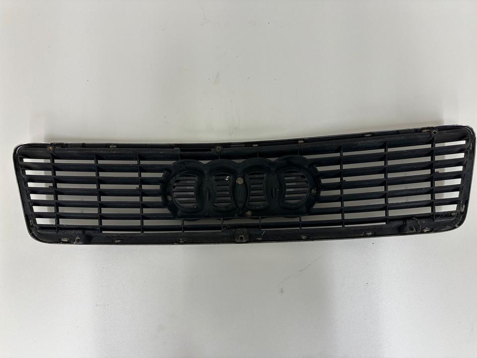 Original Audi 100 Kühlergrill vorne 4A0853651