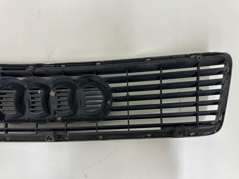 Original Audi 100 Kühlergrill vorne 4A0853651