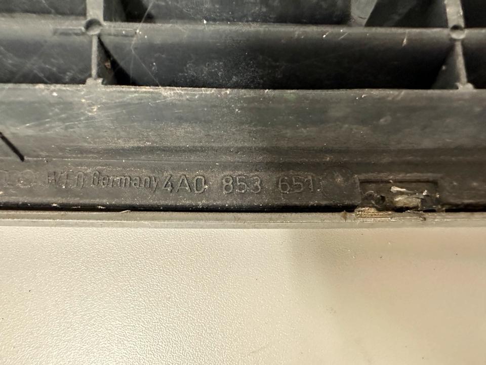 Original Audi 100 Kühlergrill vorne 4A0853651