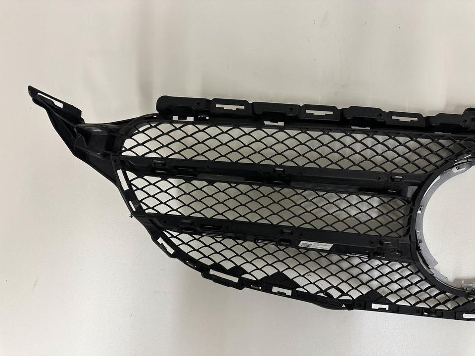 Original Mercedes-Benz C-Klasse W205 Kühlergrill A2058801704