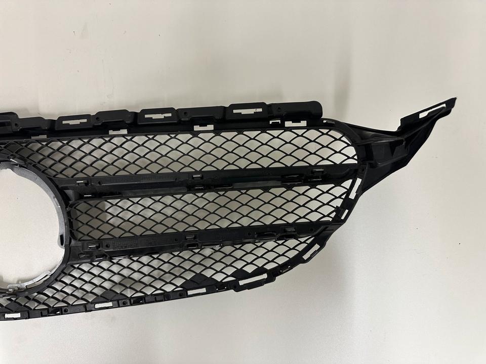 Original Mercedes-Benz C-Klasse W205 Kühlergrill A2058801704