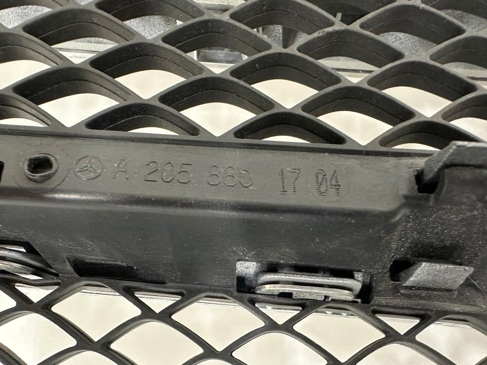 Original Mercedes-Benz C-Klasse W205 Kühlergrill A2058801704