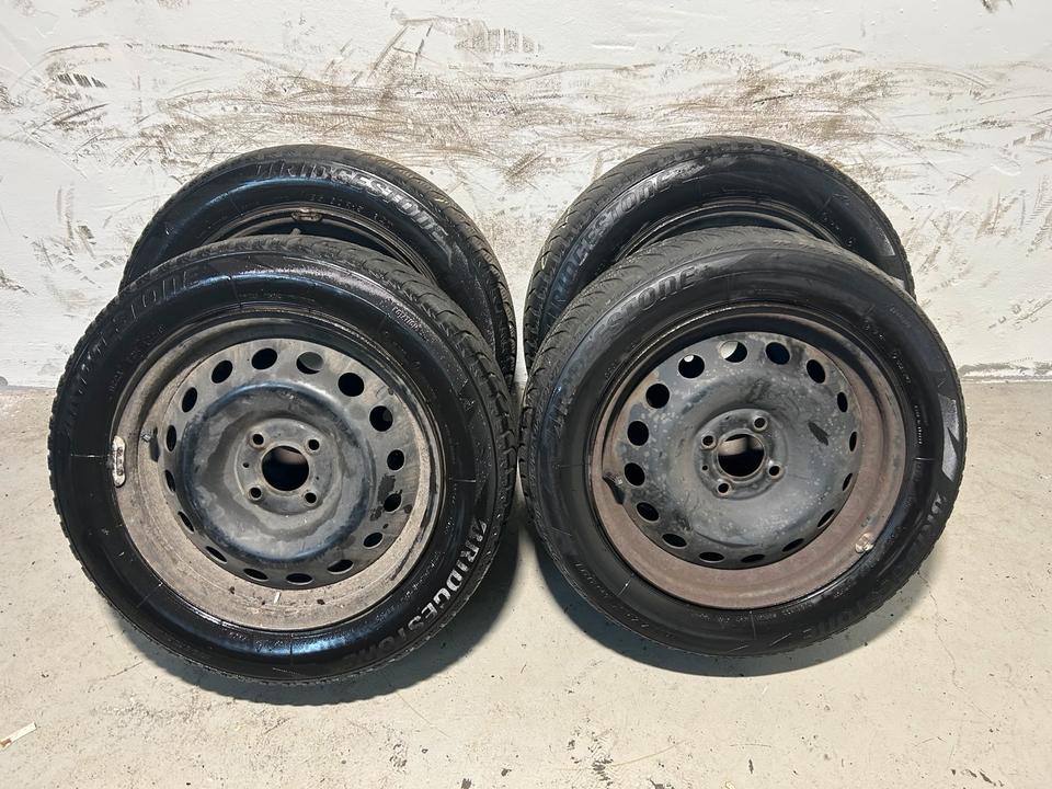 4x Stahlfelgen 185/60 R15 84T Winterräder Winterreifen