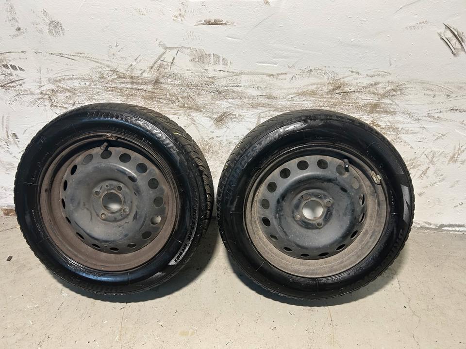 4x Stahlfelgen 185/60 R15 84T Winterräder Winterreifen